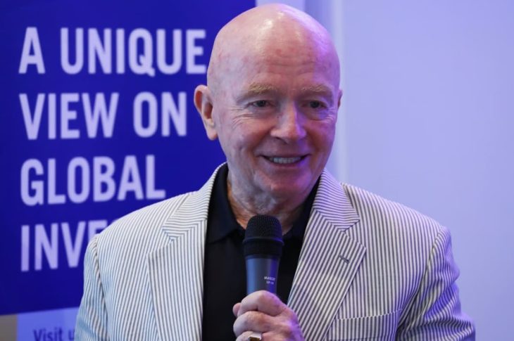 Billionaire Investor Mark Mobius Says China is Restricting Flows of Capital Out of The Country