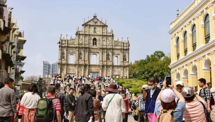 Macau's Gaming Revenue Set for Growth Despite Labor Day Visitor Dip