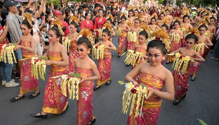 Indonesia seeks Chinese tourists beyond Bali, considers visa waiver