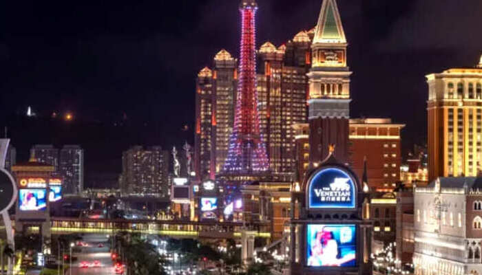 Macau Casinos Ditch Free Snacks, Stocks Dip But Impact on Revenue Seen as Minimal
