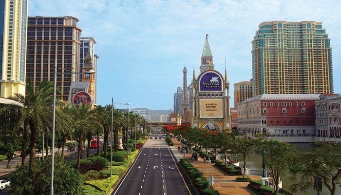 Macau Cracks Down on Free Casino Snacks to Help Local Businesses